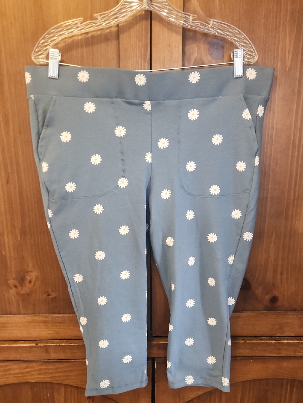 Blue And White Floral Daisy Print Crop Leggings With Pockets